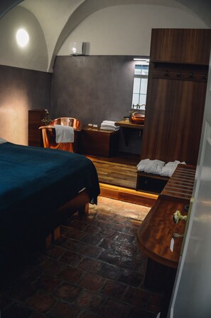 Beer room | Living room | Flat-screen TV - U Medvidku - Brewery Hotel (Prague)