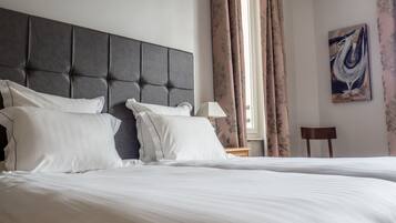 Chambre Deluxe, accessible aux personnes à mobilité réduite, vue parc | Literie de qualité supérieure, coffres-forts dans les chambres