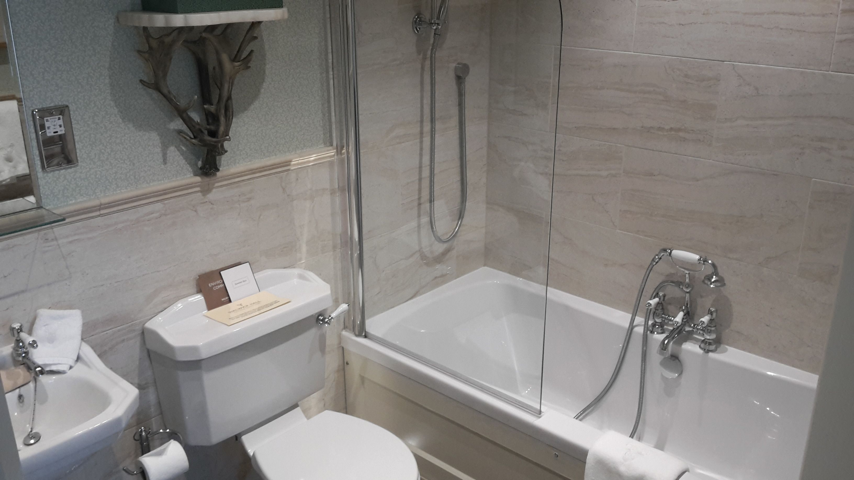 deluxe double room | bathroom | bathrobes, slippers, towels