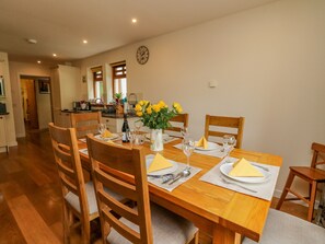 Cottage | Private kitchen | Dishwasher, high chair, cookware/dishes/utensils - Thistle Dhu (Newtonmore)