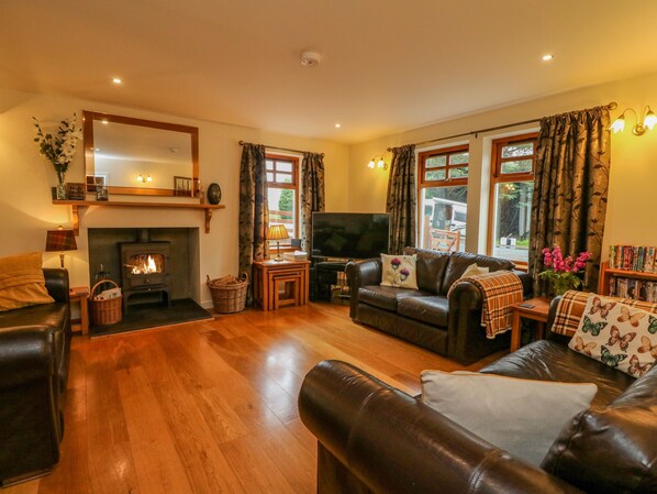 คอทเทจ | บริเวณนั่งเล่น | ทีวี