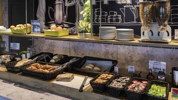 Buffet breakfast for a fee on weekdays