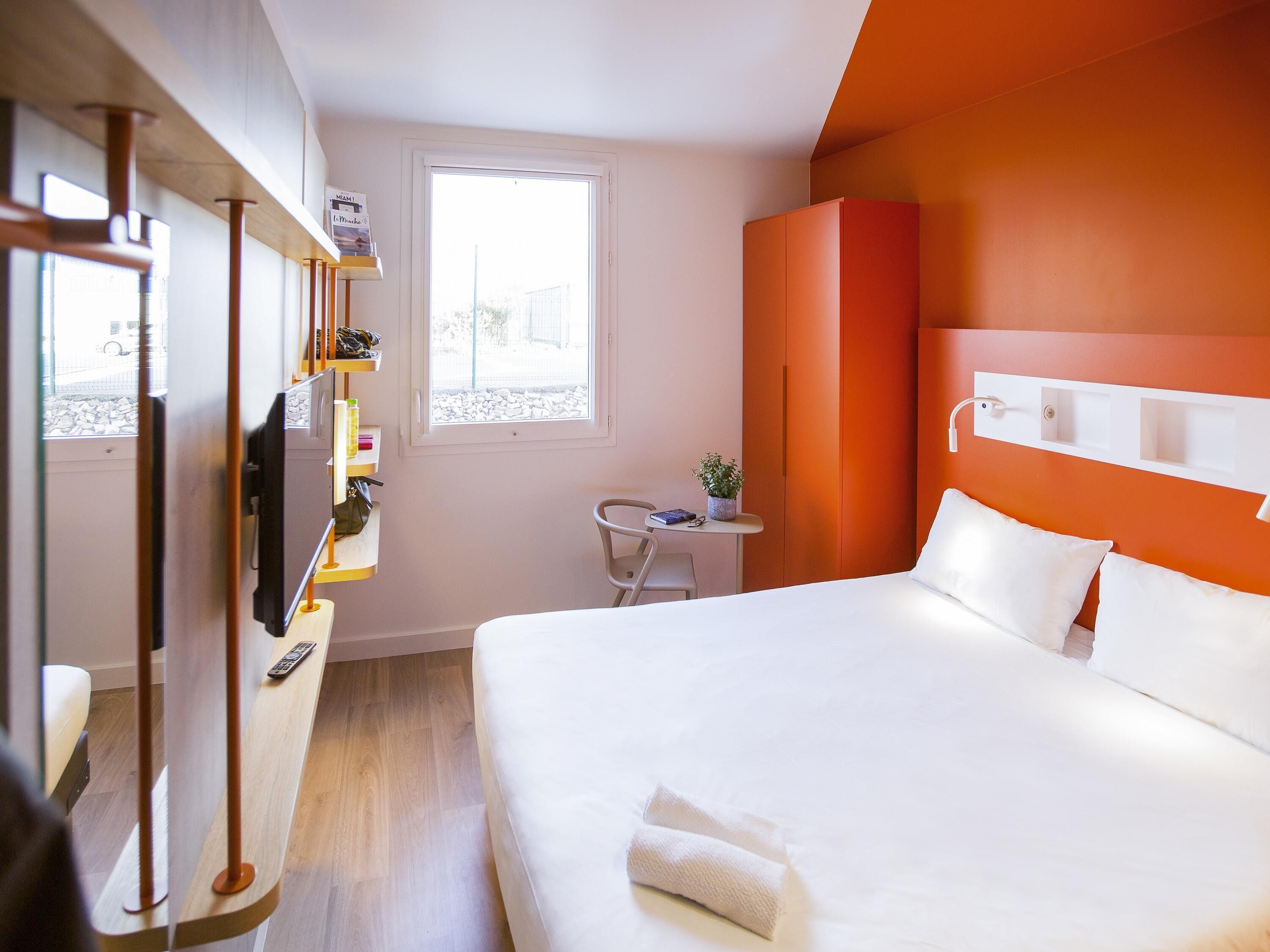 Triple Room, Multiple Beds | Desk, soundproofing, free rollaway beds, free WiFi