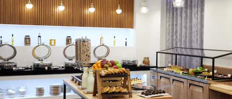 Breakfast, lunch, dinner served; Regional cuisine