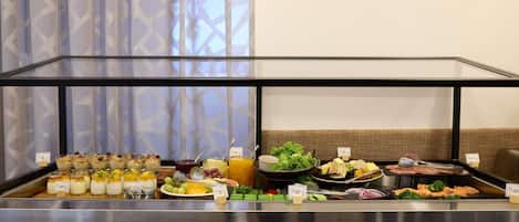 Desayuno completo diario (NZD 37 por persona)