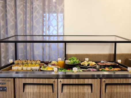 Daily full breakfast (NZD 37 per person)