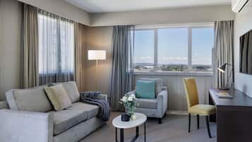 Een kluis op de kamer, een bureau, een laptopwerkplek