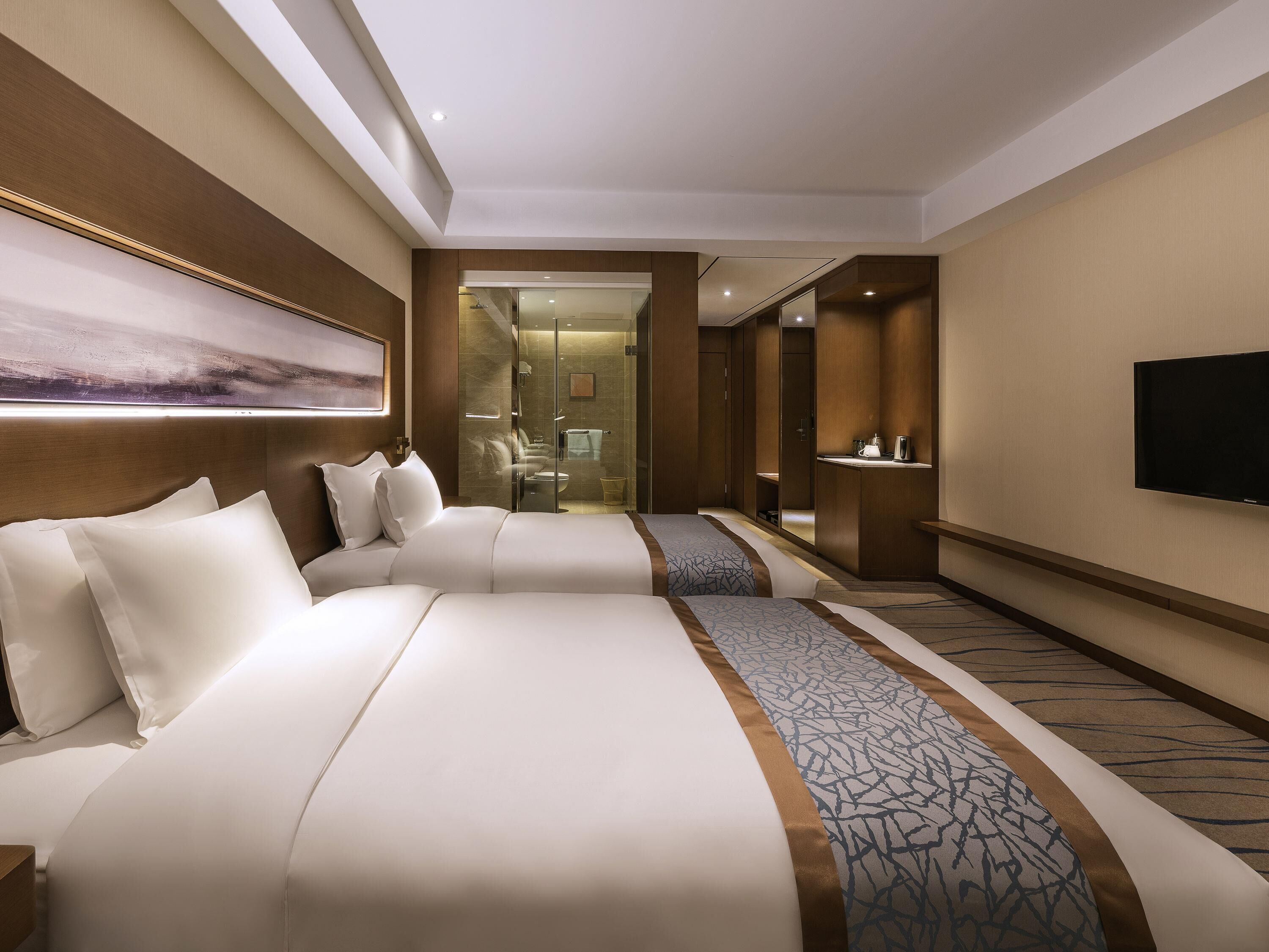 Caja de seguridad en la habitación y escritorio 