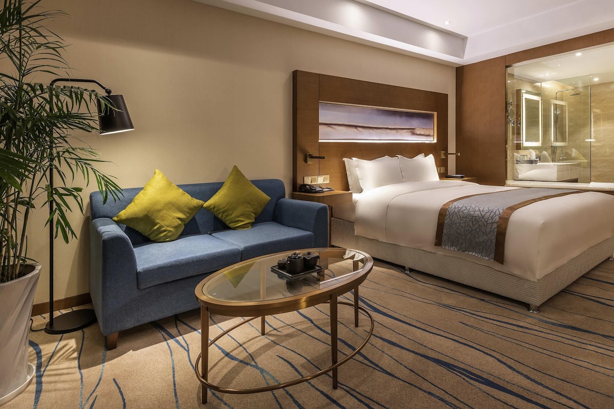 Room, 1 King Bed (Privilege) | In-room safe, desk, soundproofing, iron/ironing board (on request)