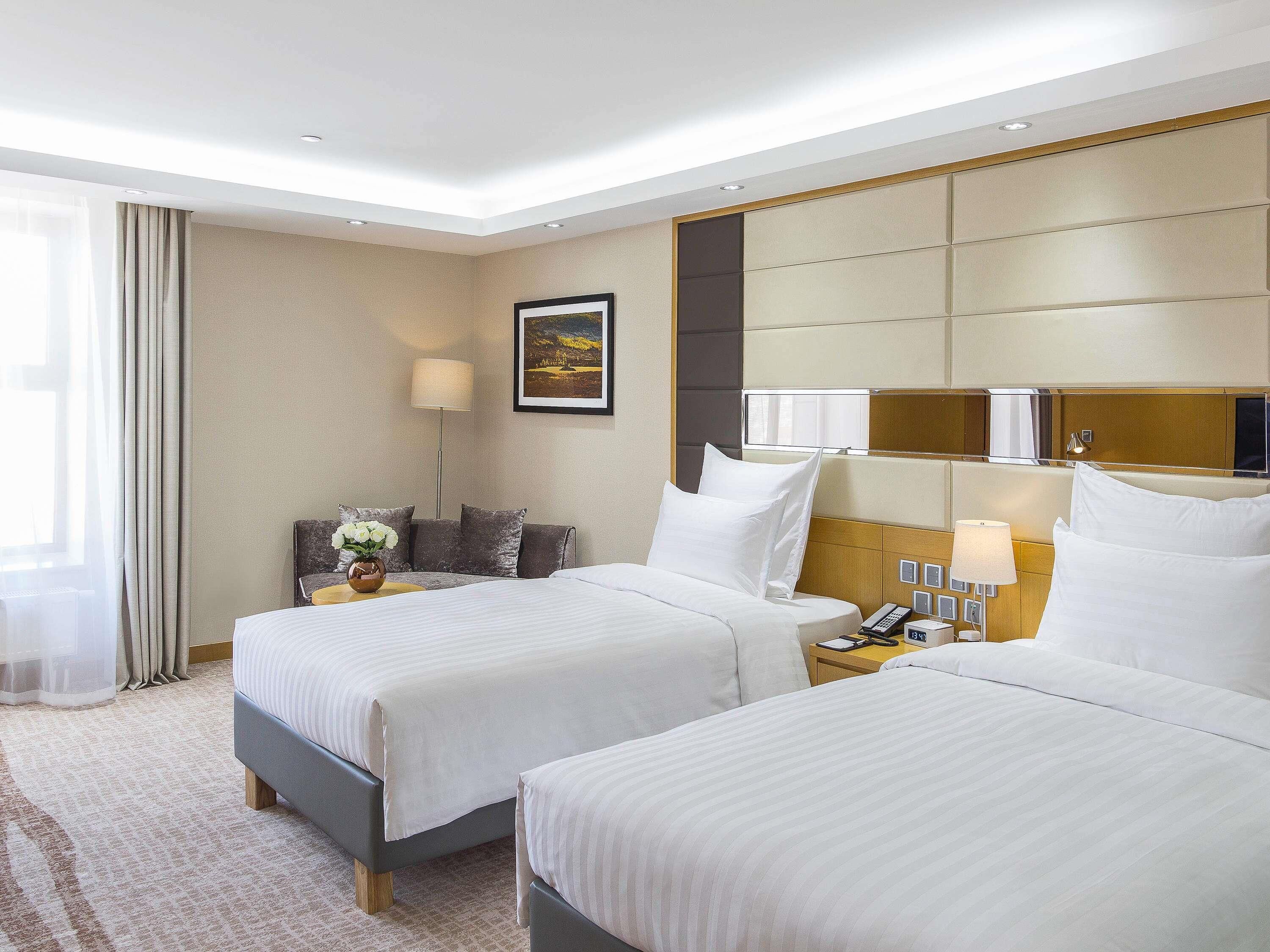 Standard-Zweibettzimmer, Mehrere Betten | Minibar, Zimmersafe, Schreibtisch, schallisolierte Zimmer