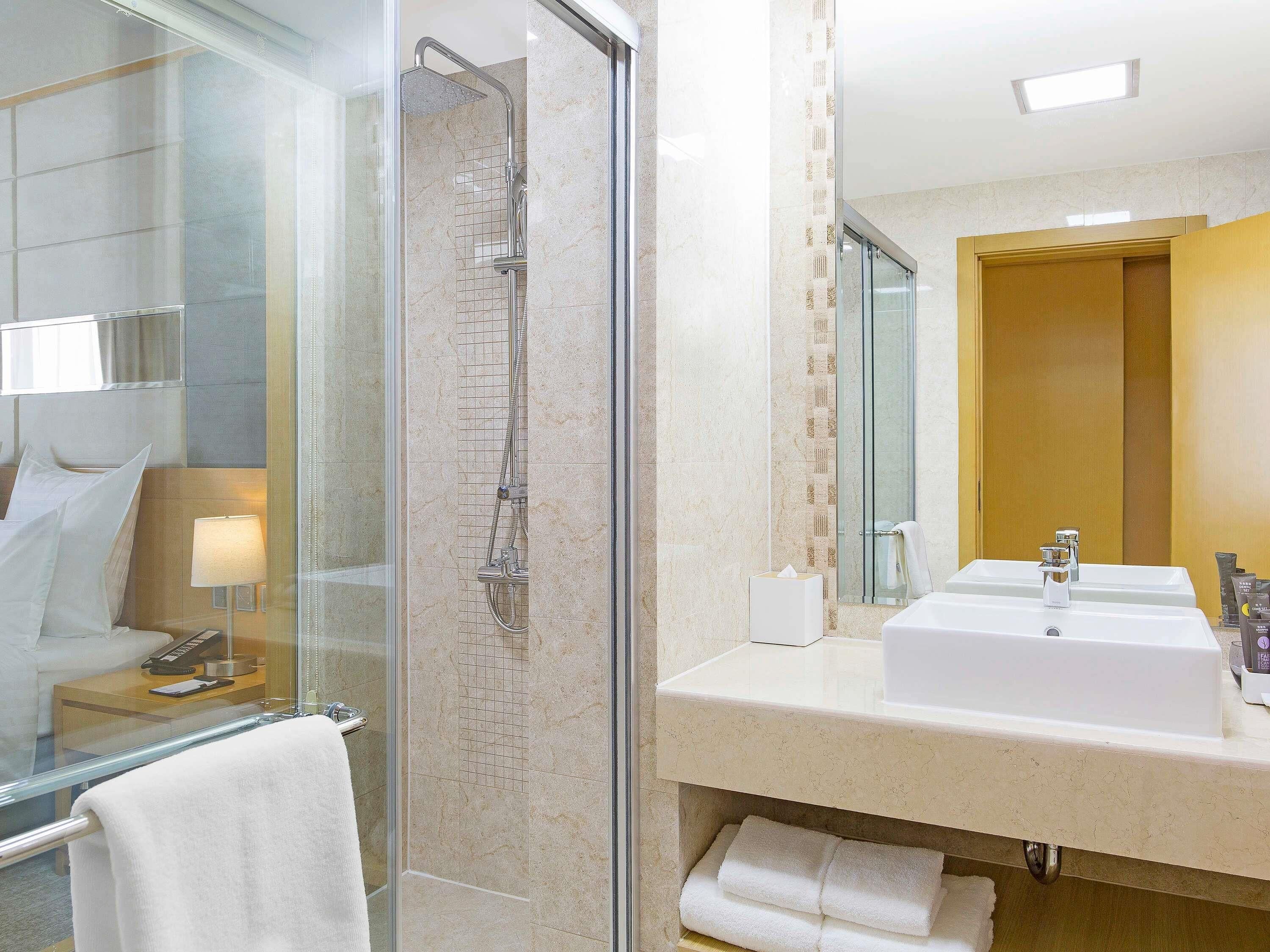 Minibar, Zimmersafe, Schreibtisch, schallisolierte Zimmer