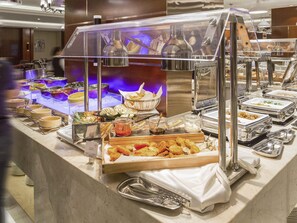 5 restaurants servant le déjeuner et le dîner, plats Cuisine régionale