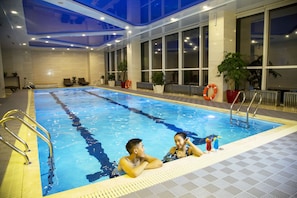 Indoor pool, sun loungers