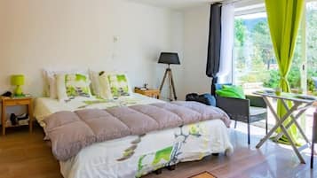Superior Twin Room | Minibar, individually decorated, individually furnished, soundproofing