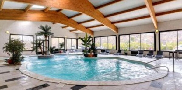 Couples treatment room(s), body treatments, body wraps, body scrubs