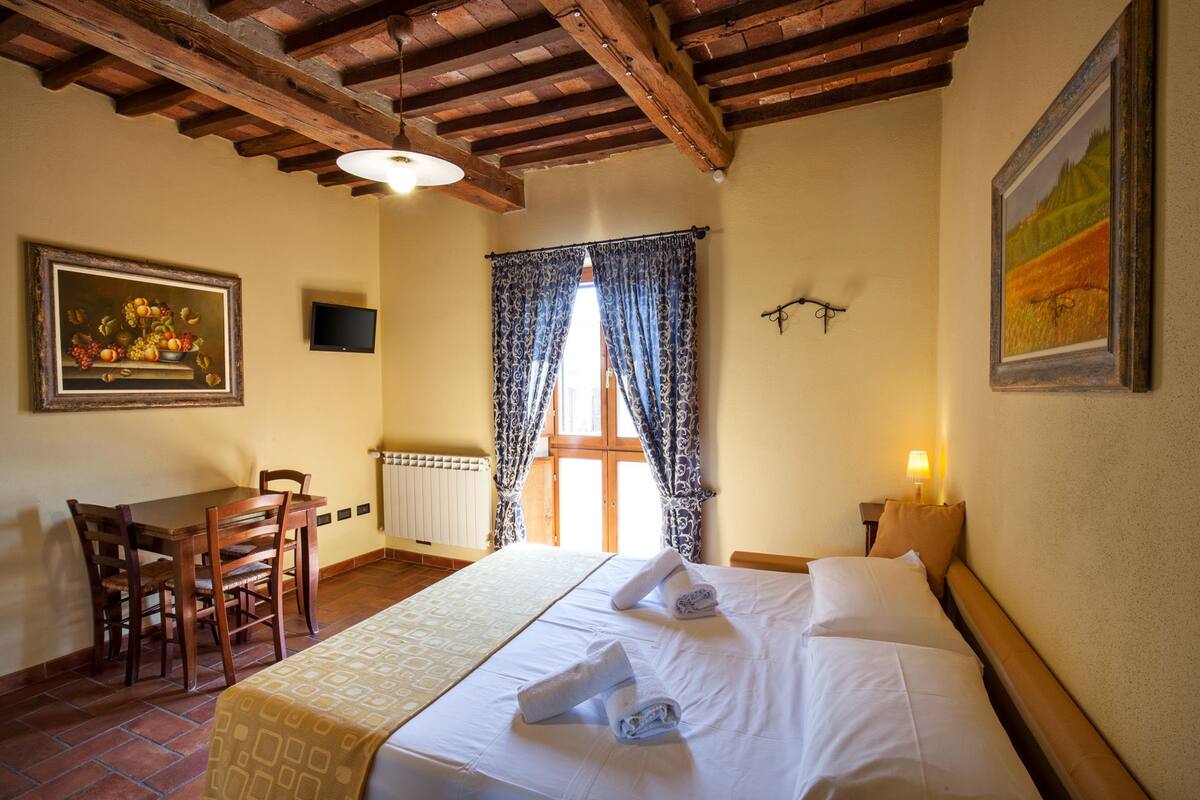 Apartment | Blackout curtains, free WiFi, bed sheets