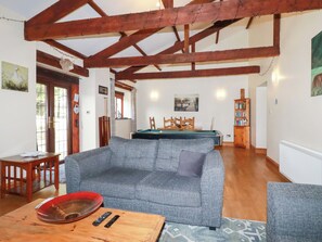 Cottage | Living area | TV, DVD player - Kingfisher Barn (Liskeard)