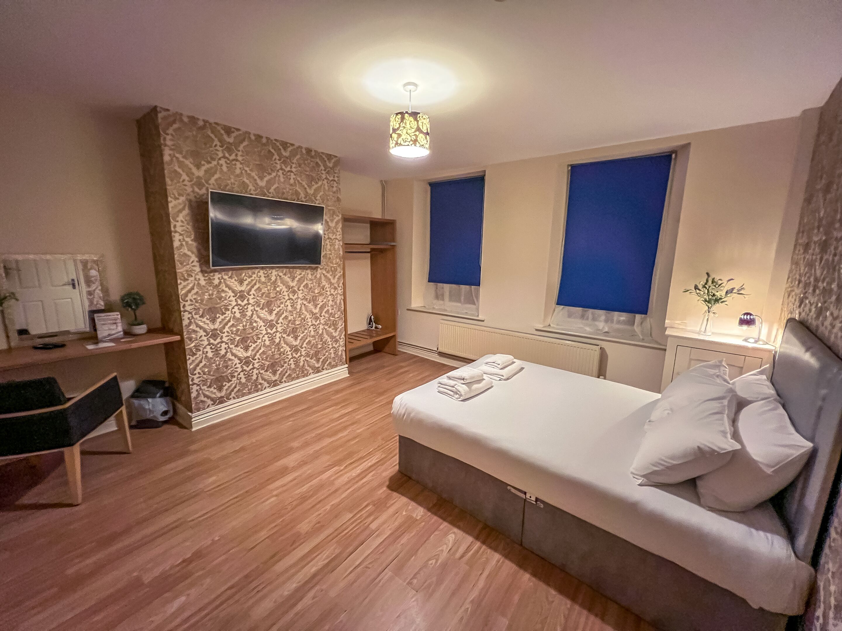 basic double room, shared bathroom, city view (annex)