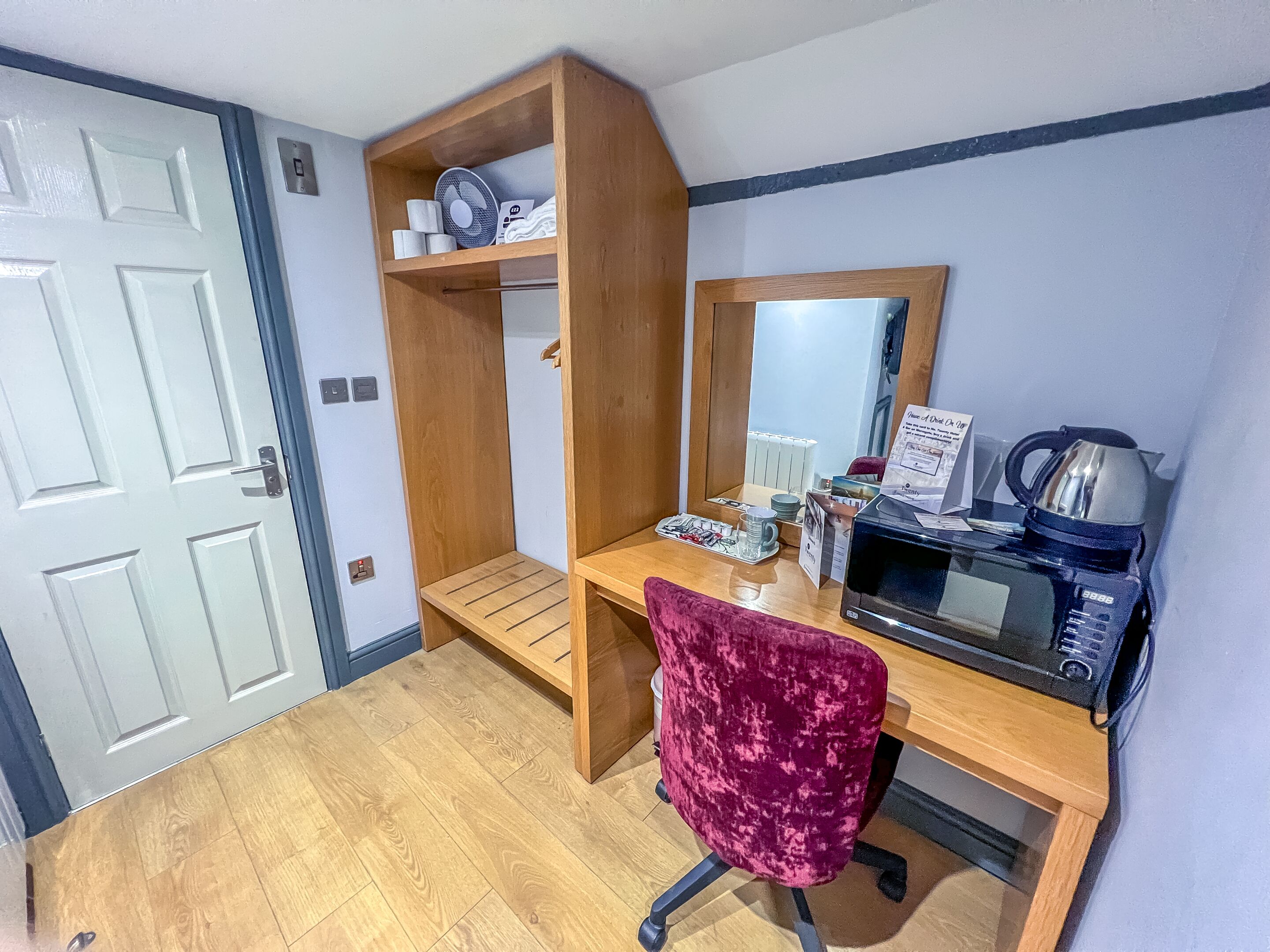 comfort single room, ensuite, city view