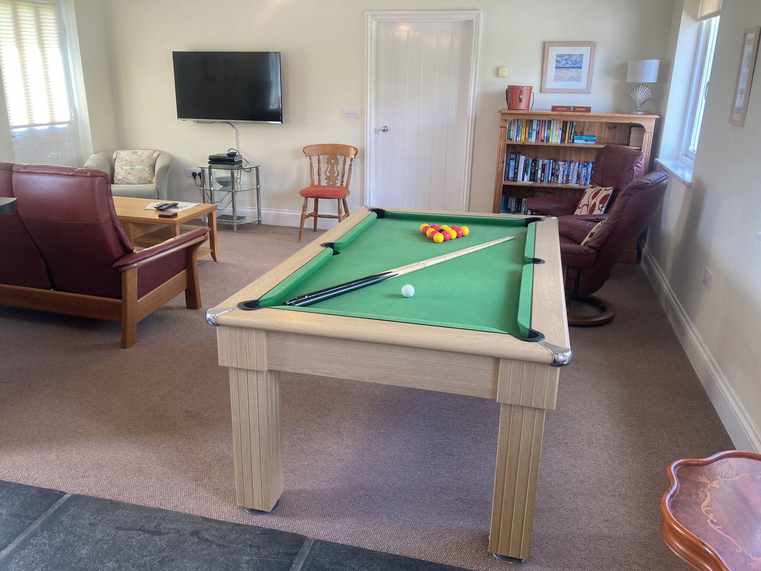 Cottage | Living area | TV