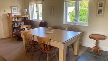 Cottage | Dining