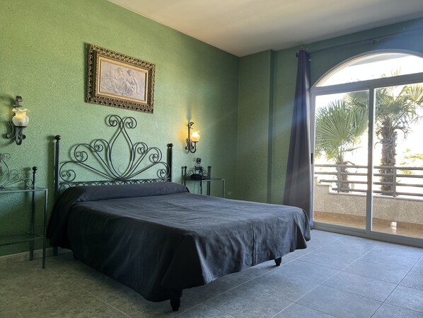 Rollaway beds, free WiFi, bed sheets, wheelchair access