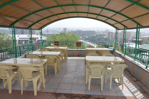 Outdoor dining - GYUMRI HOTEL (Yerevan)