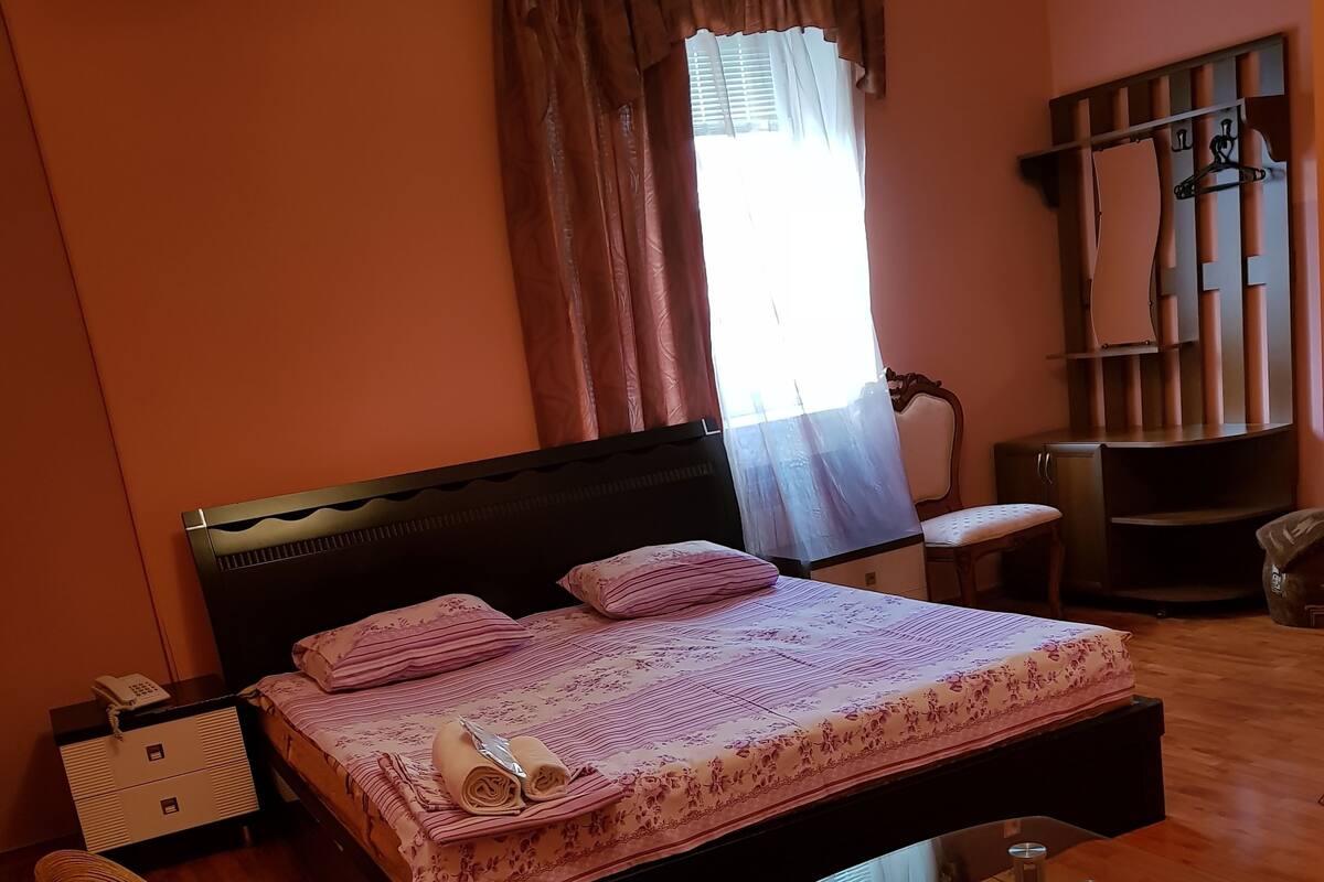 Standard-Doppelzimmer | 1 Schlafzimmer, hochwertige Bettwaren, Schreibtisch