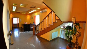 Lobby sitting area - GYUMRI HOTEL (Yerevan)