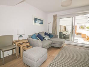 Cottage | Woonruimte | Televisie en een dvd-speler