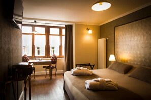 Minibar, free WiFi, bed sheets