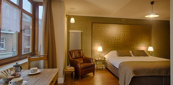 Exclusive Double Room (Slickback) | Minibar, free WiFi, bed sheets