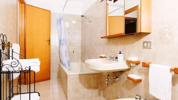 Rainfall showerhead, free toiletries, hair dryer, bidet