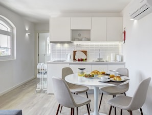 Standard Apartment, 1 Bedroom | Private kitchen - Porto Apartments - Bombarda 451 Suites (Porto)