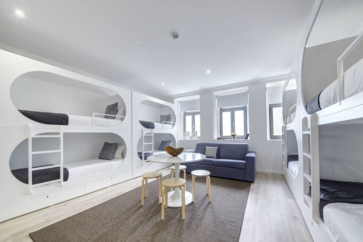 Fer et planche à repasser, Wi-Fi gratuit, décoration personnalisée