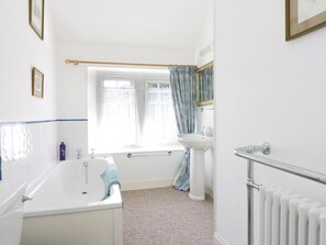 Cottage | Bathroom