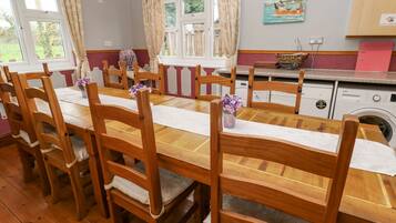 Cottage | Dining