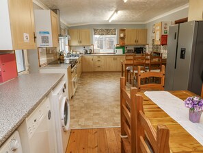 Cottage | Private kitchen | Stovetop, dishwasher, high chair, cookware/dishes/utensils - Trelydarth (Truro)