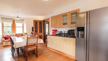 Cottage | Bahagian dalam