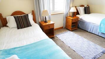 Cottage | 4 bedrooms, individually decorated, individually furnished, free WiFi