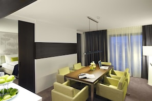 Premium bedding, in-room safe, desk, blackout curtains
