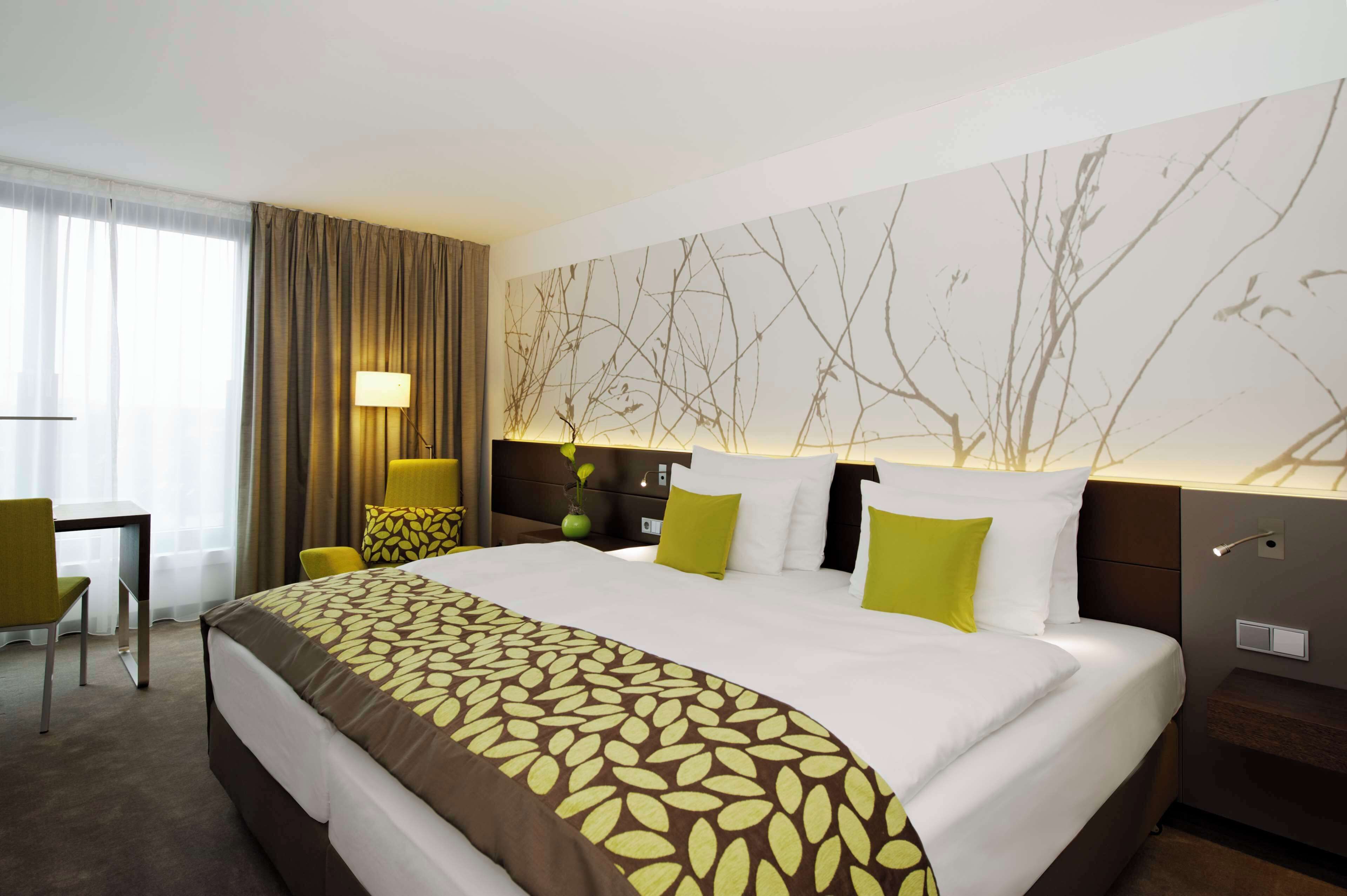 Deluxe Room, Park View | Premium bedding, in-room safe, desk, blackout drapes