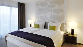 Hochwertige Bettwaren, Zimmersafe, Schreibtisch, VerdunkelungsvorhÀnge