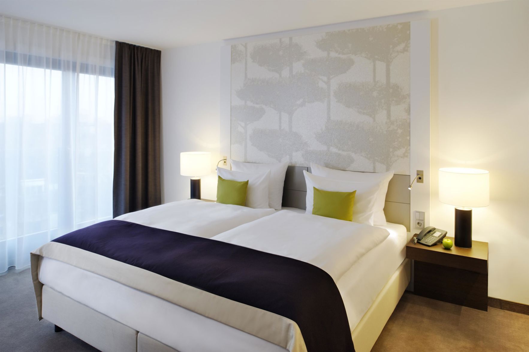 Roupas de cama premium, cofres nos quartos, escrivaninha