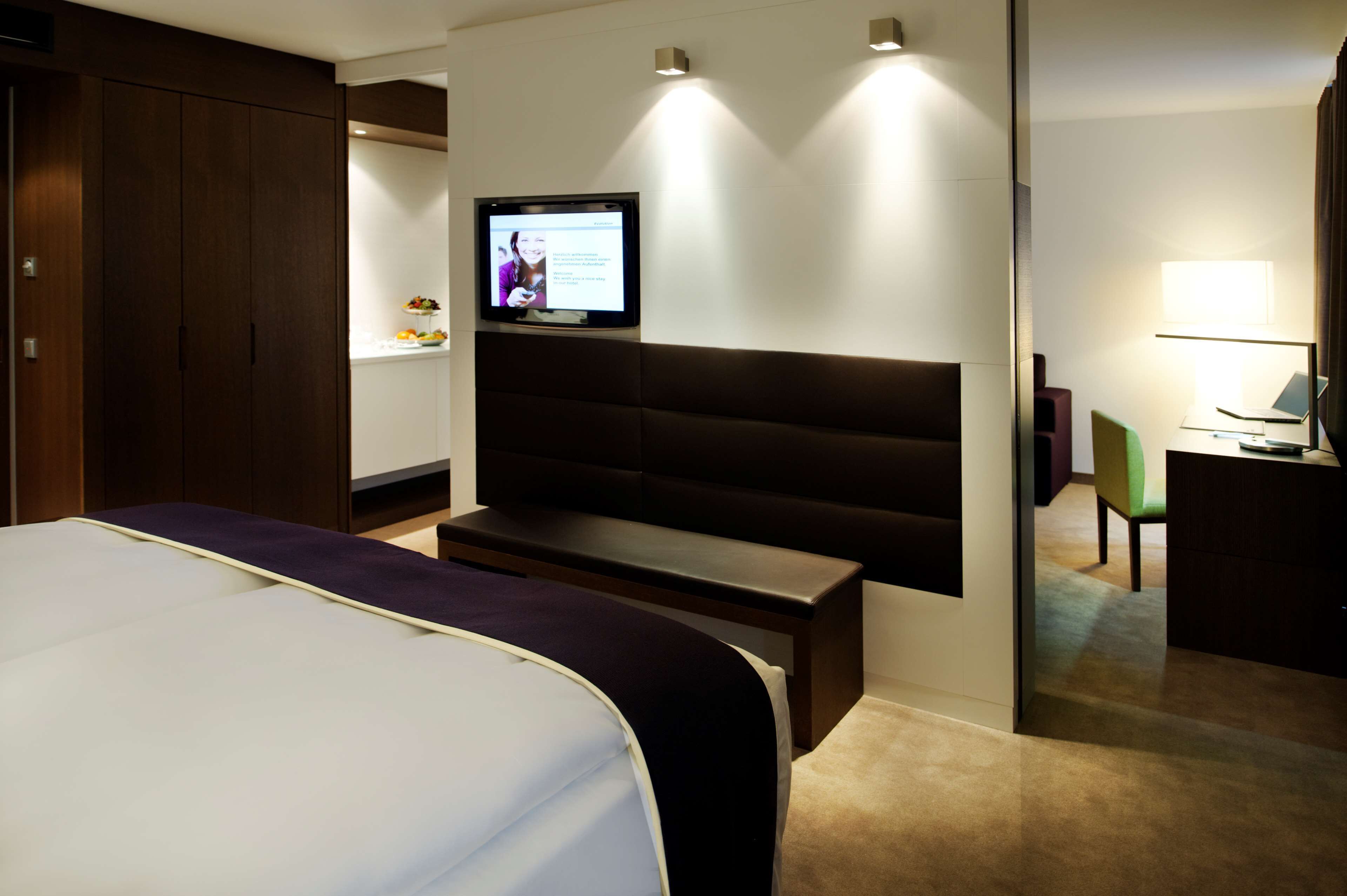 Junior-Suite (Living) | Hochwertige Bettwaren, Zimmersafe, Schreibtisch, Verdunkelungsvorhänge