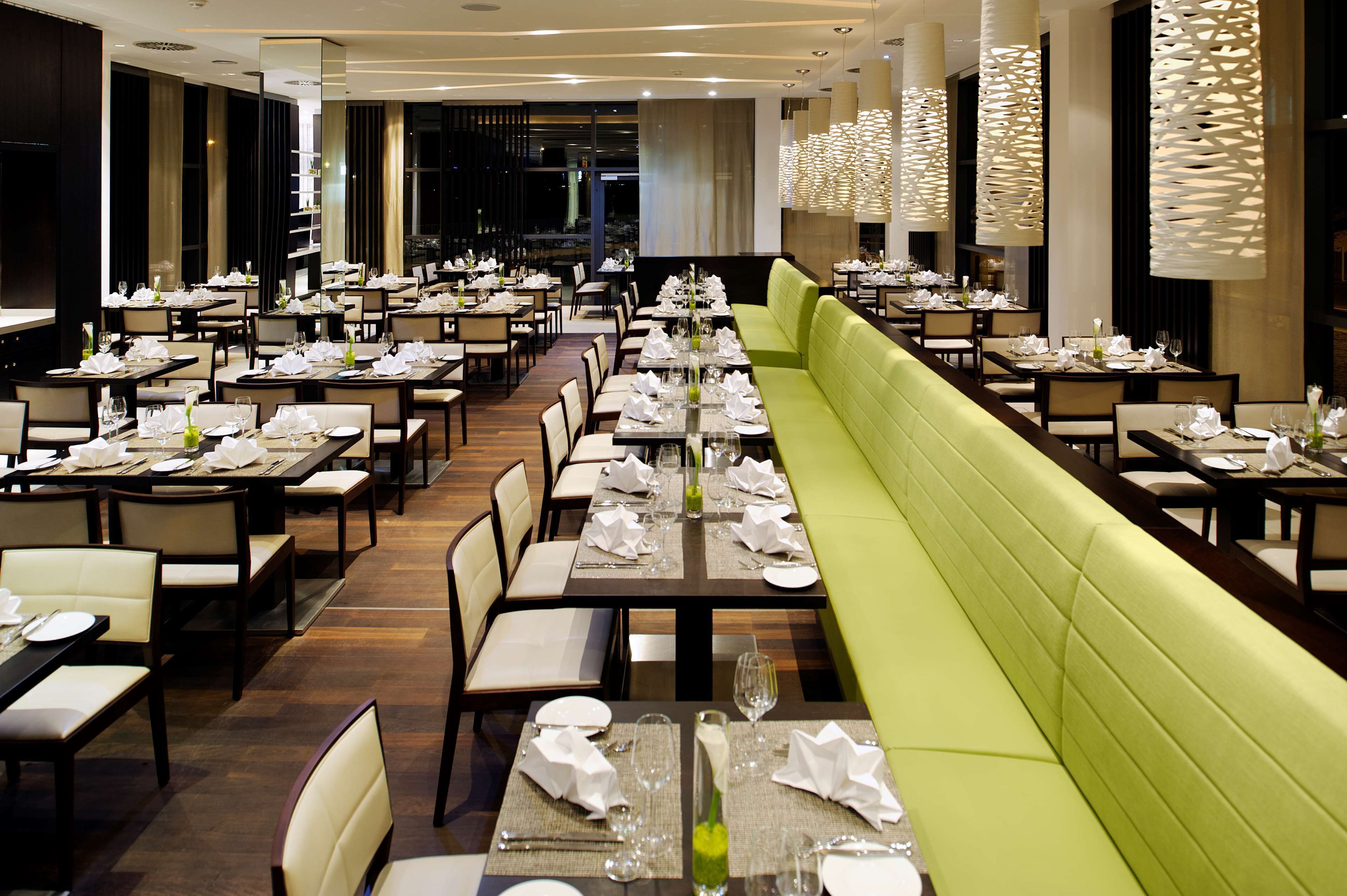 2 Restaurants, Abendessen, internationale Küche