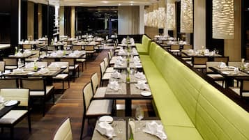 2 Restaurants, Abendessen, internationale Küche