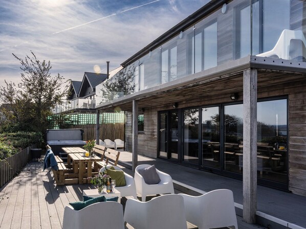Cottage | Outdoor dining