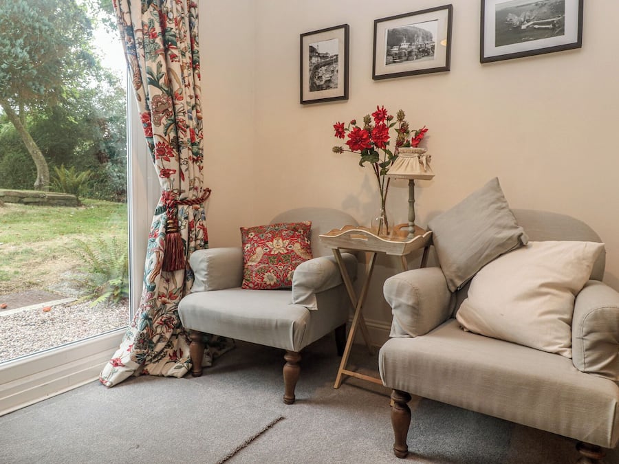 Cottage | Living area