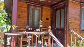 Standard Triple Room | Terrace/patio